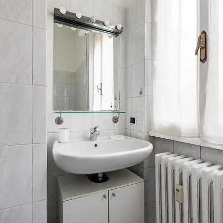 Guesthost - Istria M5 & Zara Comfy Apartman Milánó